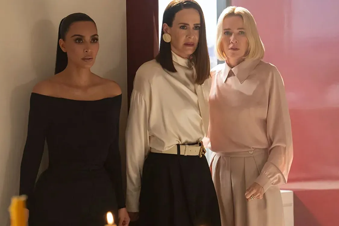 Hulu 释出由 Kim Kardashian 与 Sarah Paulson 主演之《All's Fair》第 2 季官方预告