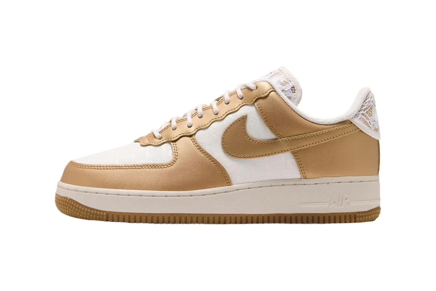 Nike Air Force 1 Low「Lace Metallic Gold」舍弃皮革材质,换上编织纹理与花卉蕾丝饰边